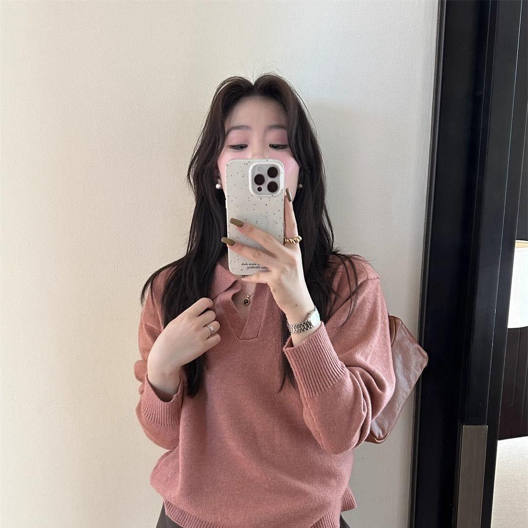 

Женский свитер свободного кроя с отложным воротником на осень/зиму S