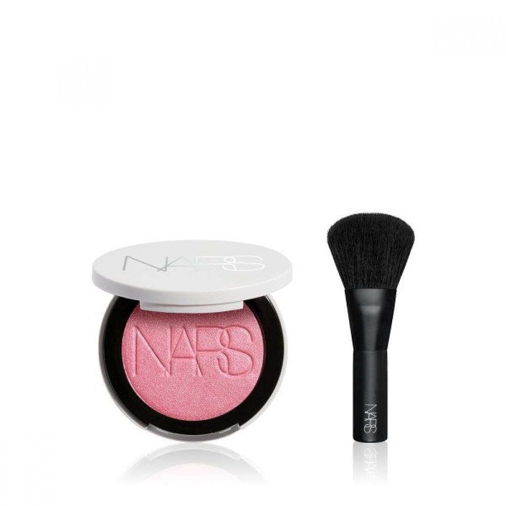 Nars Light Reflecting Luminizing Blush Set jumps