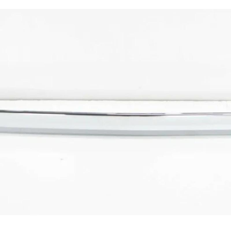 OEM  2057430082 Se aplica para la moldura de la tira del maletero de la Clase C W205