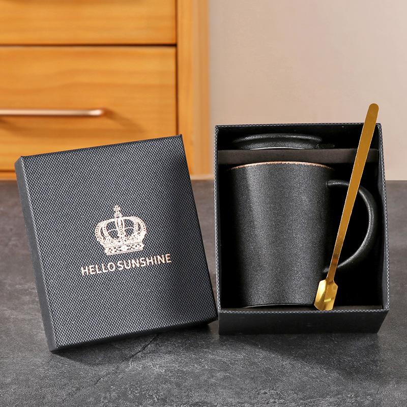 Leichter Luxus Mattschwarze und Weiße Tasse Keramik Souvenir mit Deckel Löffel Paar Wasserbecher Haushalt Keramiktasse Geschenkbox