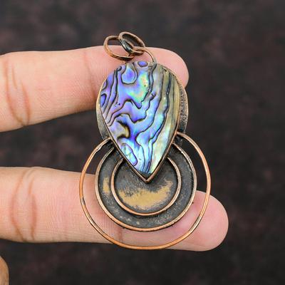 Pingente de concha de abalone Pingente de cobre Pingente feito à mão Joias de pedra natural Pingente boho e hippie Joias de cobre Pingente de pedra preciosa para presente
