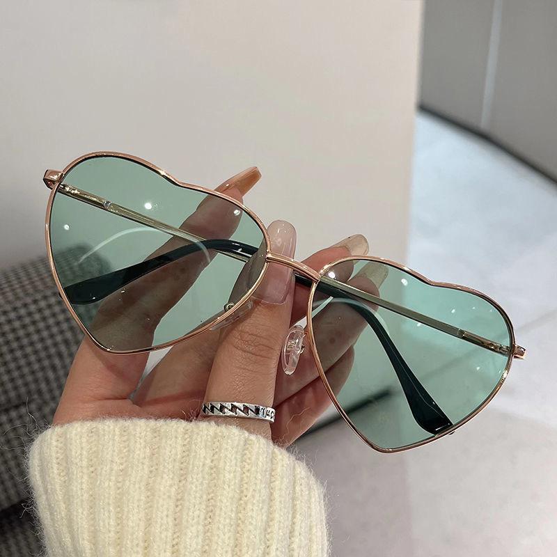 Sunglasses Female Love Glasses Photo Street Shot Summer Heart Type Man Too Glasses Retro Girl Cute