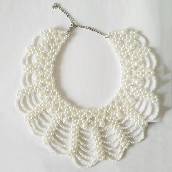 Elegante Damen-Halskette mit ausgehöhlter Imitationsperle, Bib-Kragen-Statement-Halskette