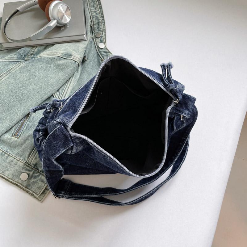 Vintage Style Denim Shoulder Bag for Women, Retro Blue Jean Crossbody Handbag, Cute Grunge Alt Gift for Teen Girls, for School