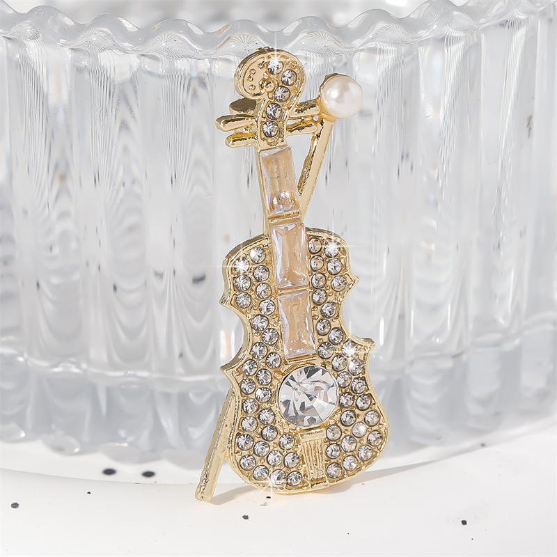 Creative Design Gold Color Crystal VIOLIN Pearl Brooches for Women Temperament Enfashion Zircon Pins Jewelry Suit Accessories