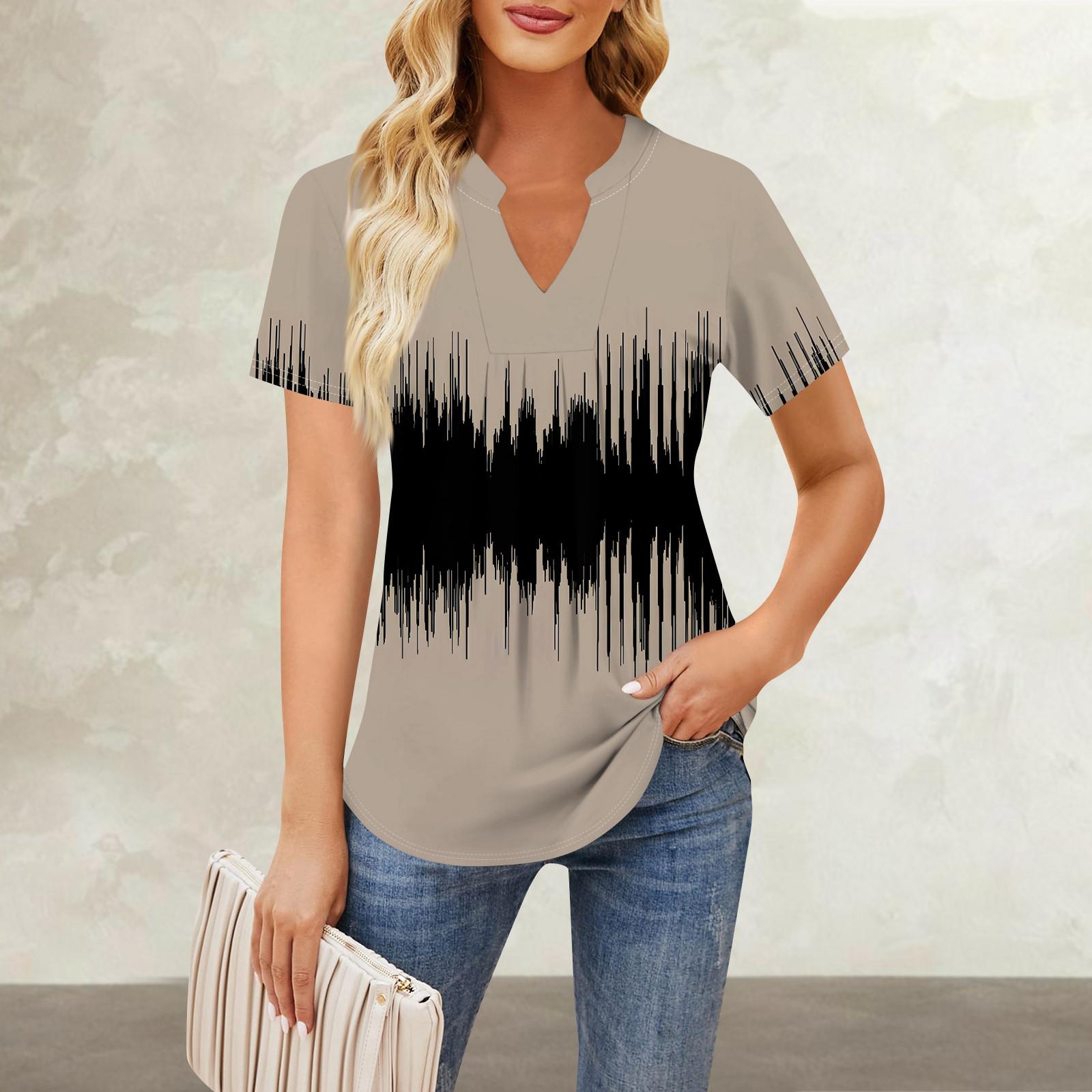 Женская повседневная свободная футболка с коротким рукавом и v-образным вырезом на груди — фото 15