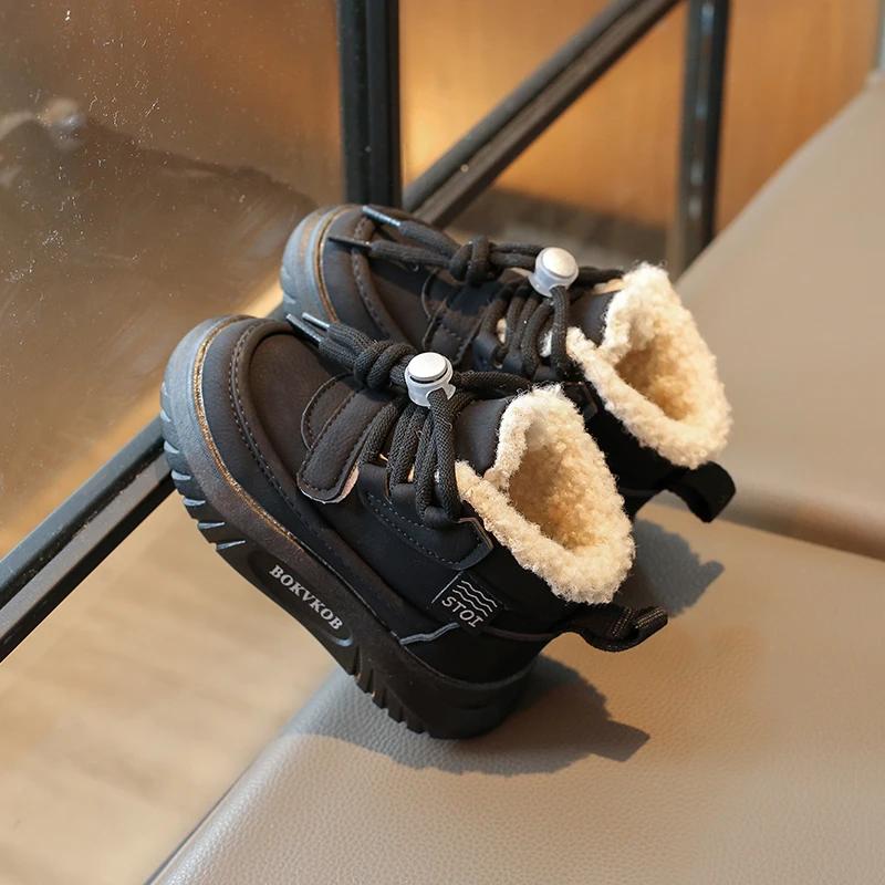 

2024 Детская повседневная обувь для девочек и мальчиков, зимняя новая мода в корейском стиле, мягкая подошва, нескользящие, универсальные, плюшевые, теплые ботинки 21