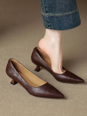 Gigante macio~! Sapatos femininos retro franceses de bico fino, couro macio, salto fino, temperamento, versáteis, salto alto baixo