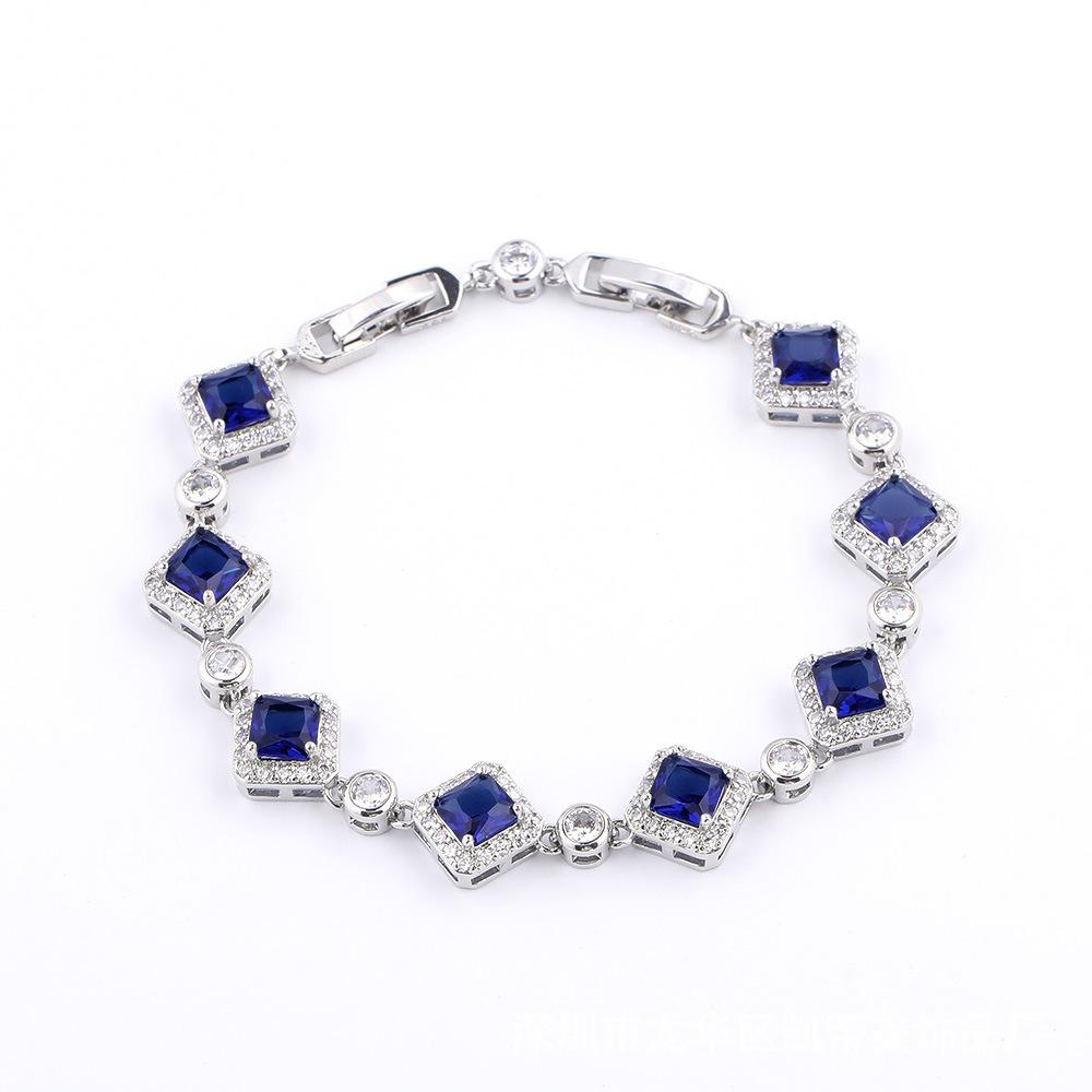 Pulseira Geométrica Quadrilateral de Zircônia com Temperamento Simples Joia de Mão Banho de Ouro em Latão
