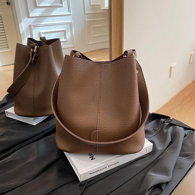 Commuter Versatile Solid Color Bag Women's New Retro Fashion Bucket Bag Niche High-end Casual Shoulder Bag