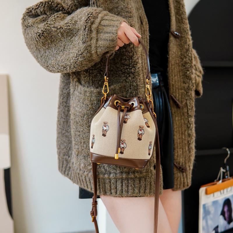 Kabelka Bucket do ruky pro ženy 2024 Nová crossbody taška Messenger s vysokou kapacitou Ruční ramenní kabelky Kabelky Psaníčko