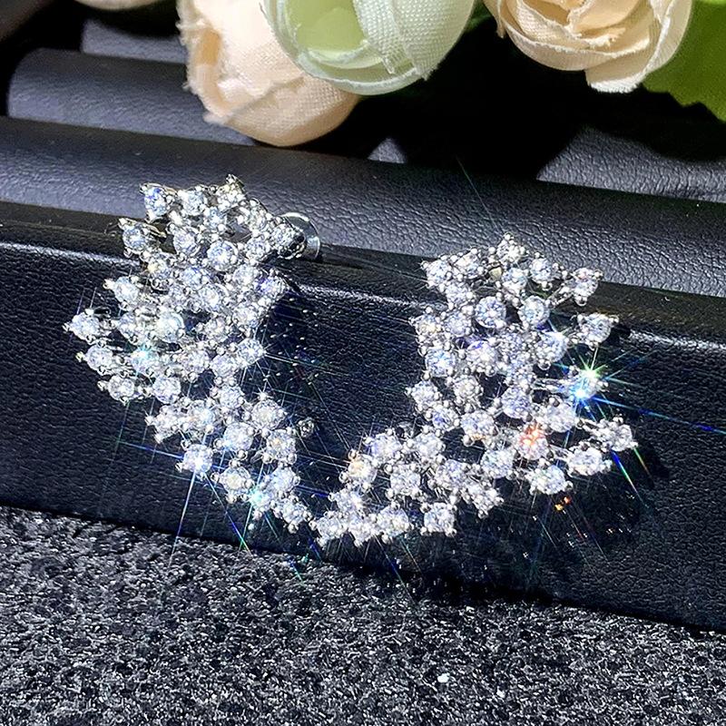 

New European And American Design Earrings With Personality, Niche Fashion, Elegant Personality Light Luxury Jewelry Accessories one size