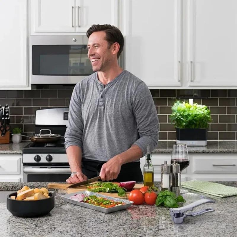 Stainless Steel Garlic Press Masher Squeezer 4-in-1 Garlic Press Crusher Multifunction Garlic Crusher Manual Press Grinding Tool