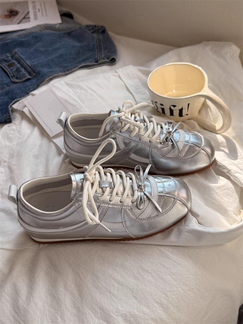 

Silver retro German training shoes women s 2025 new versatile lace-up lightweight soft sole non-slip casual sports Forrest Gump shoes 35 серебряный