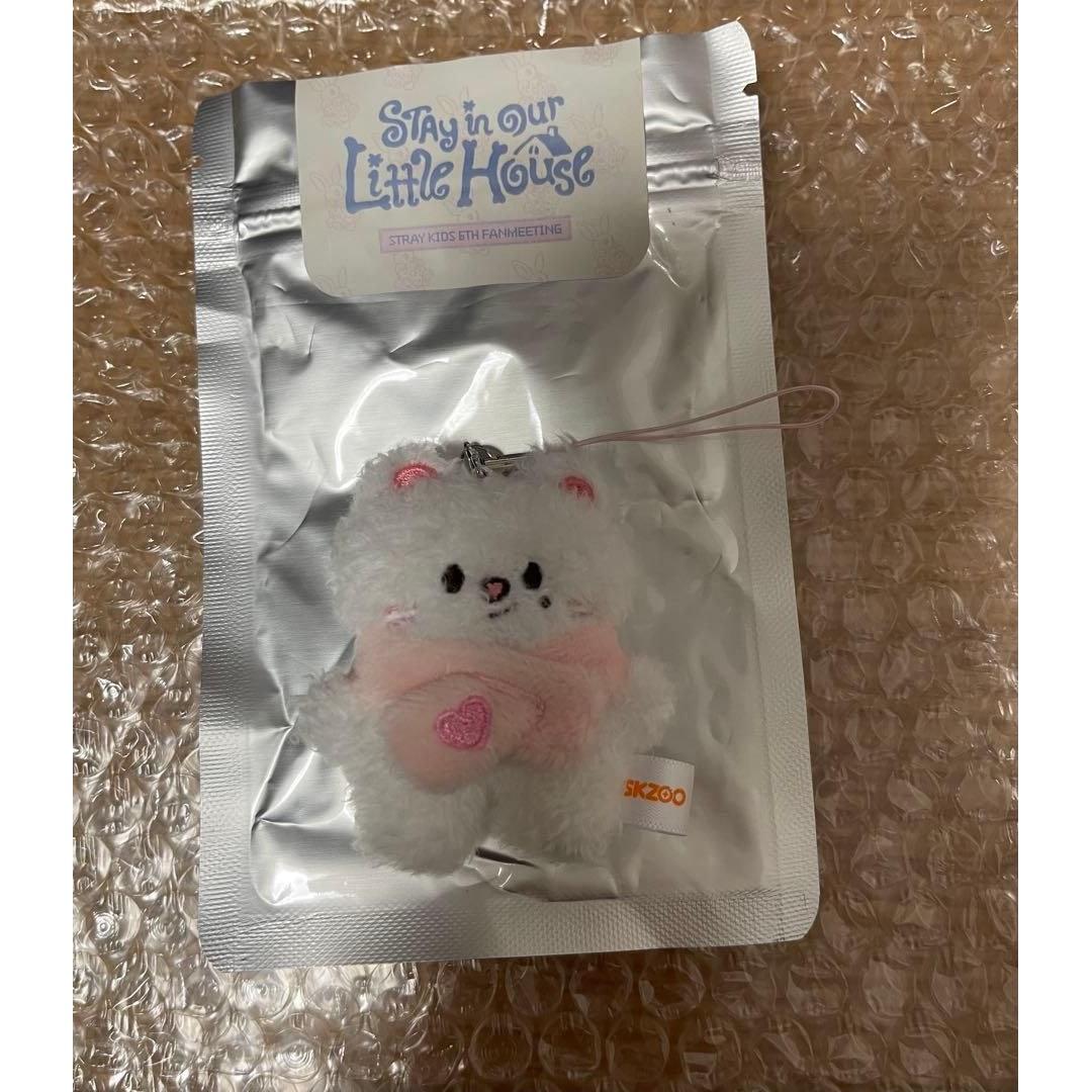 Stray Kids fan meeting microphone SKZOO Hyunjin Ginilette