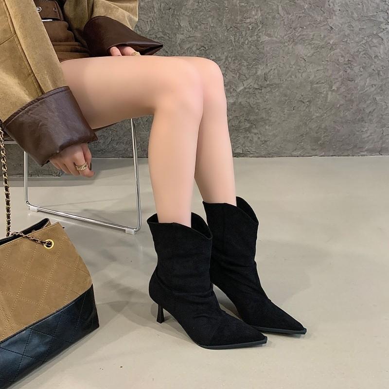Korean Version of Retro Pointed-toed Fine-heeled Pleated Piled Boots for Women's 2025 Autumn and Winter New Temperament Versatile Commuter Mid-tub