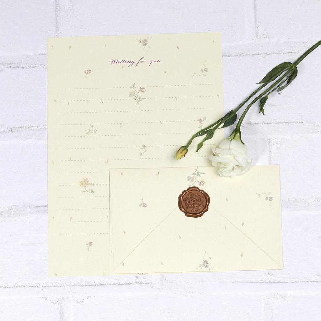 Floral Letter Paper & Envelope Set: Elegant Ancient Style for Love & Confession Letters, with Storage Bag
