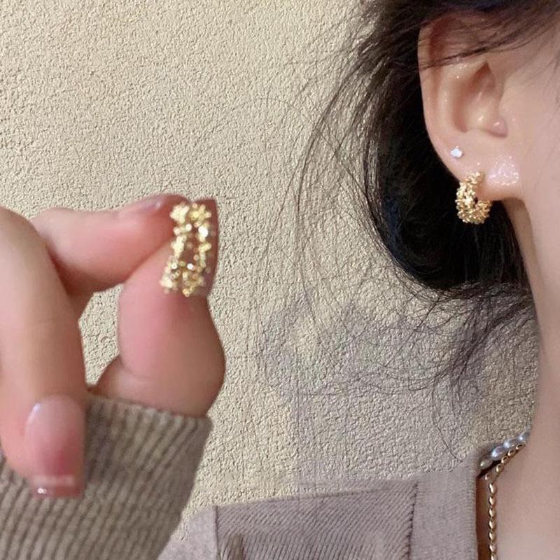 Double-layer Broken Silver C-shaped Fringed Stud Earrings Niche Fashion Cold Wind Earrings Light Luxury High-end Earrings Women