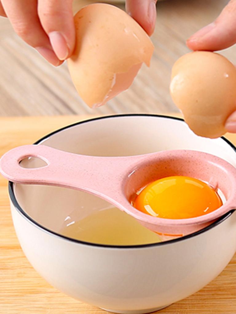 Nový kuchyňský oddělovač suchých vaječných bílků a vaječných žloutků