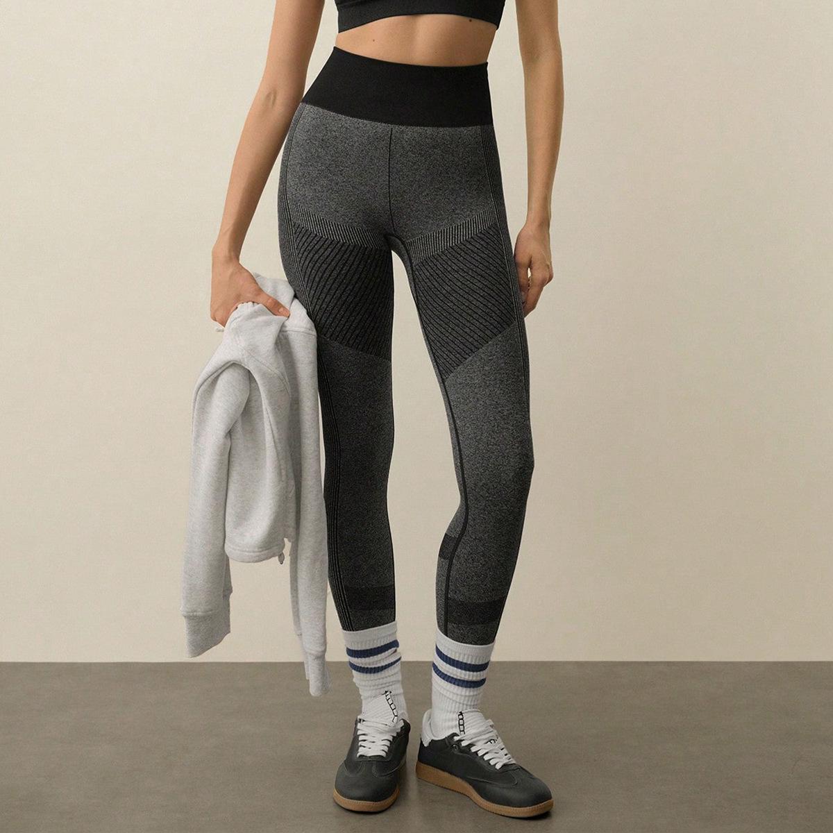 

Women s High-Waist Ribbed Yoga Set: Seamless Knit Trousers and Butt-Lifting Fitness Wear. Large чорний