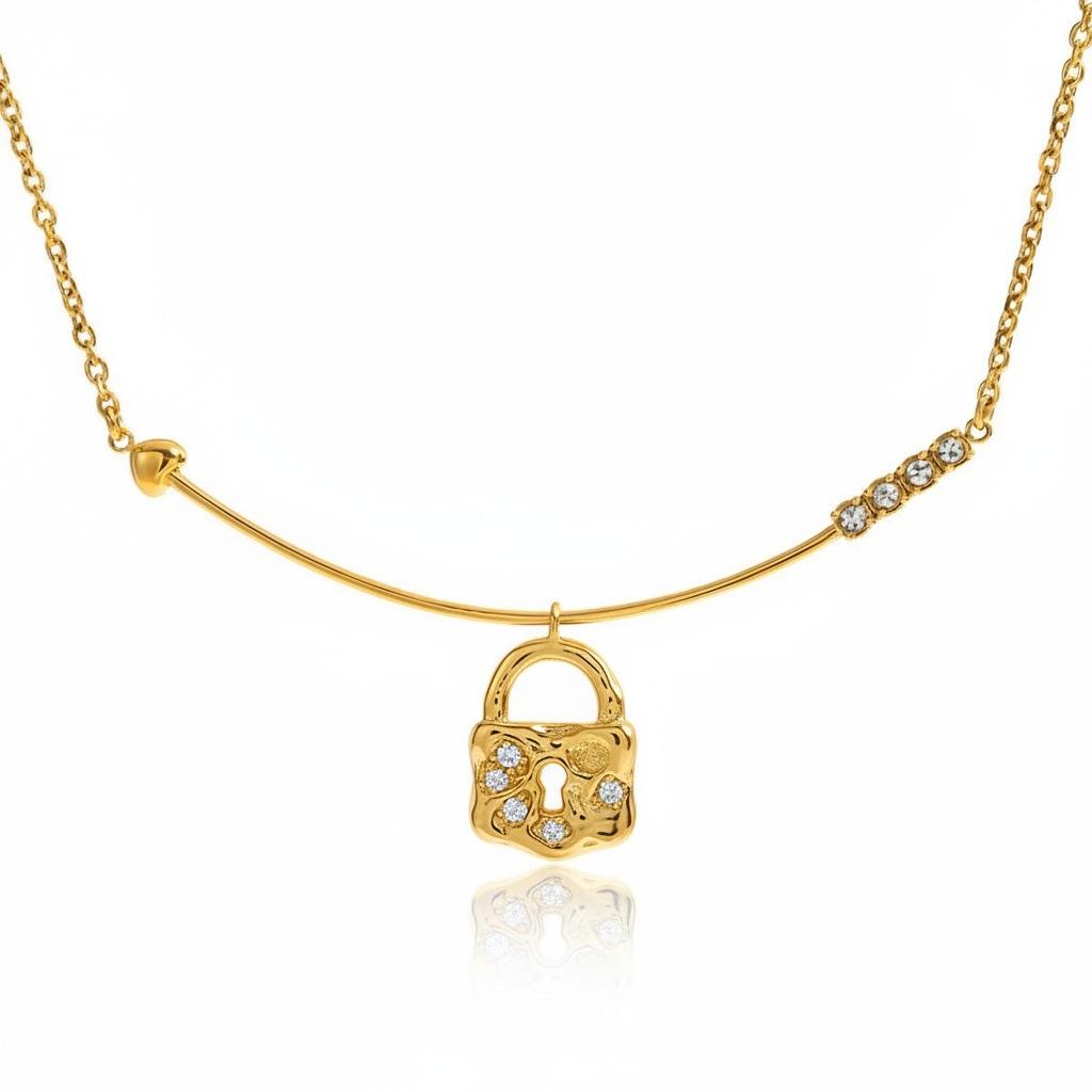 

Gentle And Exquisite Love Key Necklace, Simple Collarbone Chain, Heart-Shaped Matching Temperament, Versatile Copper Color-Preserving Accessories