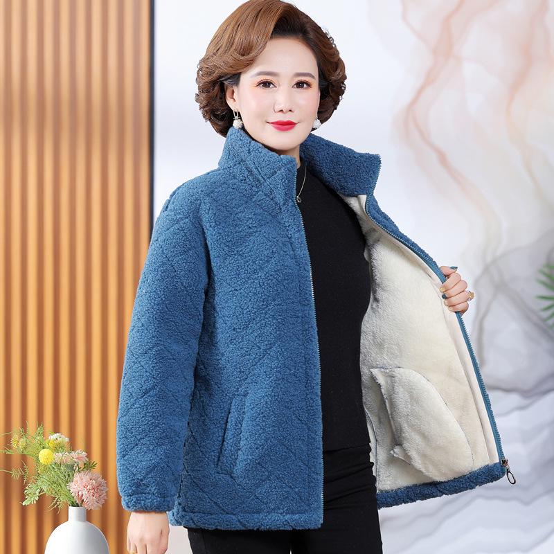 Mom's Autumn/Winter Velvet Hoodie: Thick, Short, Plus Velvet Jacket for Fashionable Middle-Aged and Elderly Women.