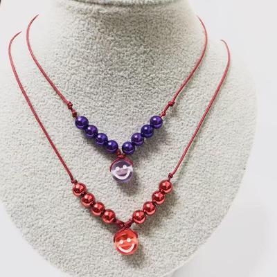 Collana con Ciondolo a Forma di Smiley Rosso Portafortuna - Design di Nicchia, Gioiello Versatile