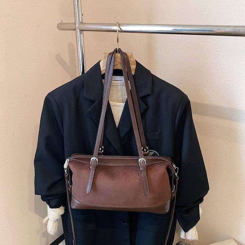 Frosted retro small bag women's autumn and winter 2025 new niche design messenger bag popular ins portable pillow bag