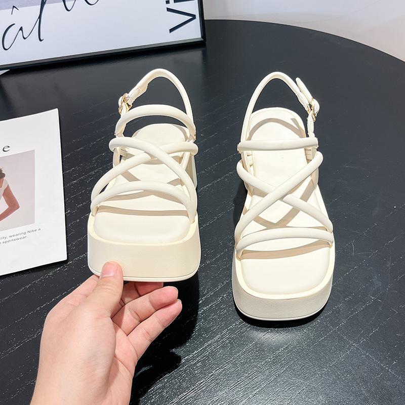 Summer cool slippers women's platform 2025 new Roman shoes outdoor beach shoes muffin bottom one-word buckle sandals