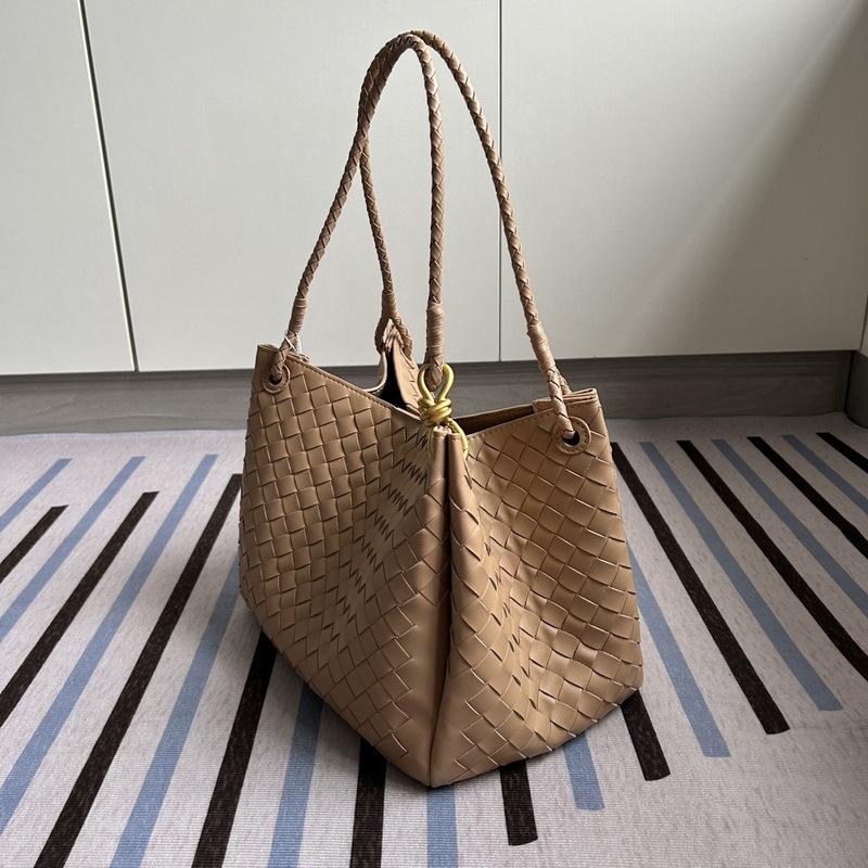 2025 New leather women's bag fashion classic woven bag butterfly buckle parachute shoulder oblique span bag