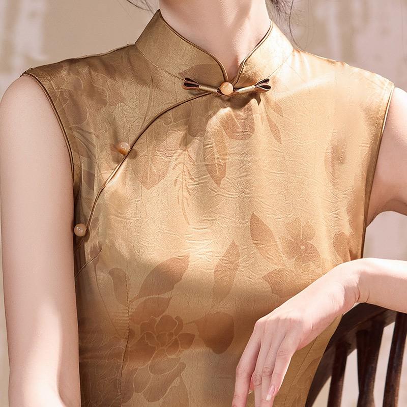 Sleeveless Chinese-Inspired Long Cheongsam Dress Women Vintage Fit Daily Wear Stand Collar Mid-Slit Lightweight