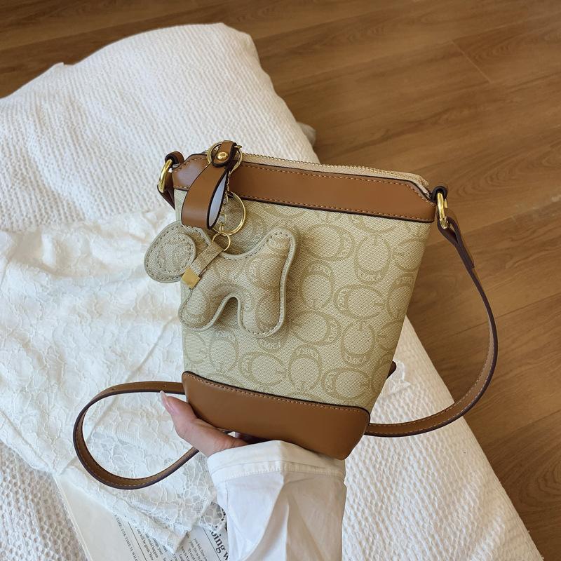 remium sense mobile phone bag women s new temperament retro fashion versatile shoulder messenger bag small 14x9x19