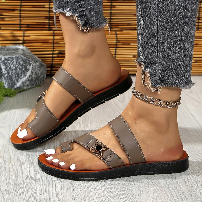 Fashion Clip Toe Flat Slippers for Women Summer New Beach Metal Sandals for Women Fashion Soft Bottom Non-slip Women's Shoes Flip Flops