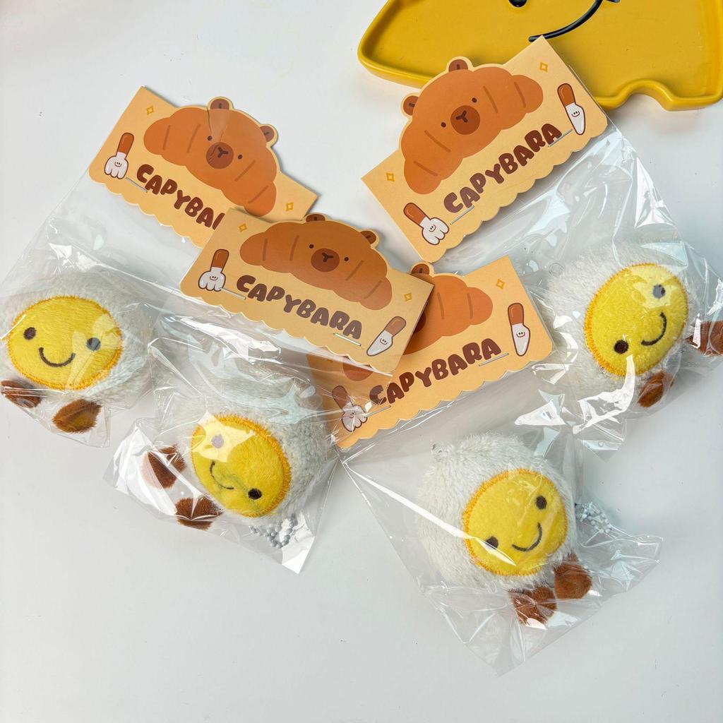 Tecknad Plysch Äggula Emoji Hänge Klistermärke - Handgjord och Bedårande