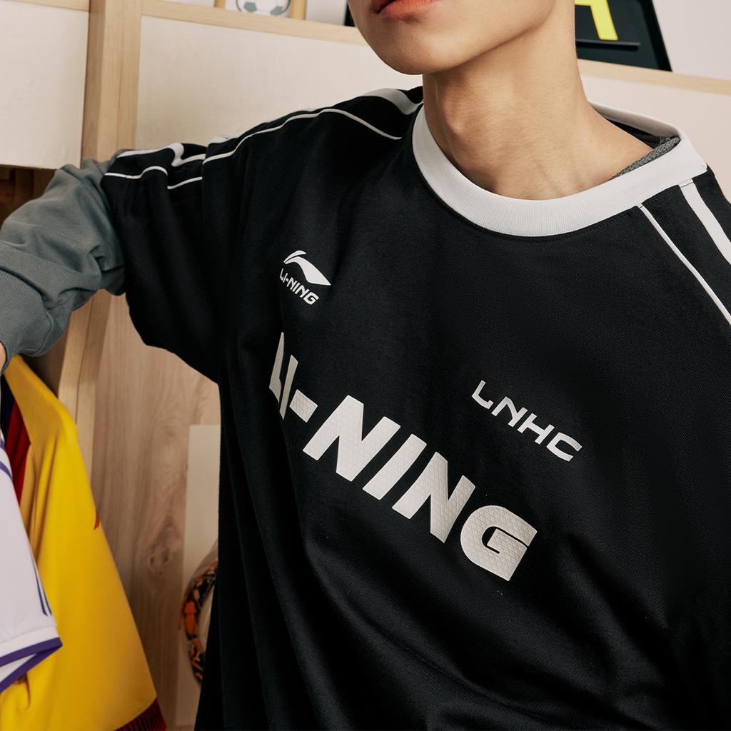 Li-Ning American Retro Letter Logo Stripe Print Round Neck Loose Comfortable Casual Short Sleeve Drop Shoulder T-Shirt Unisex Tops Black AHSU657-2