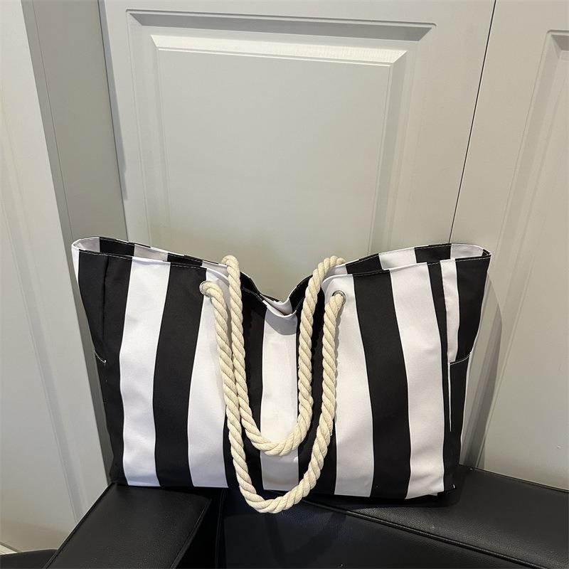 Lässige literarische Canvas-Tasche schlicht klein frisch gestreifte Handtasche modische kontrastfarbene Umhängetasche Damentasche