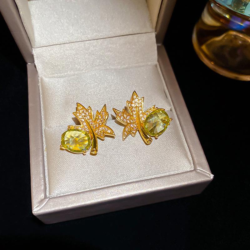 

Европейские и американские серьги-пусеты с геометрическим дизайном в виде цветка из зеленого циркона – Роскошный, универсальный дизайн