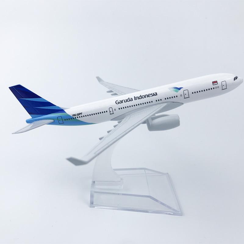 

16CM Alloy Aircraft Model Garuda 737 Collectible With Landing Gear Children s Toy Gift