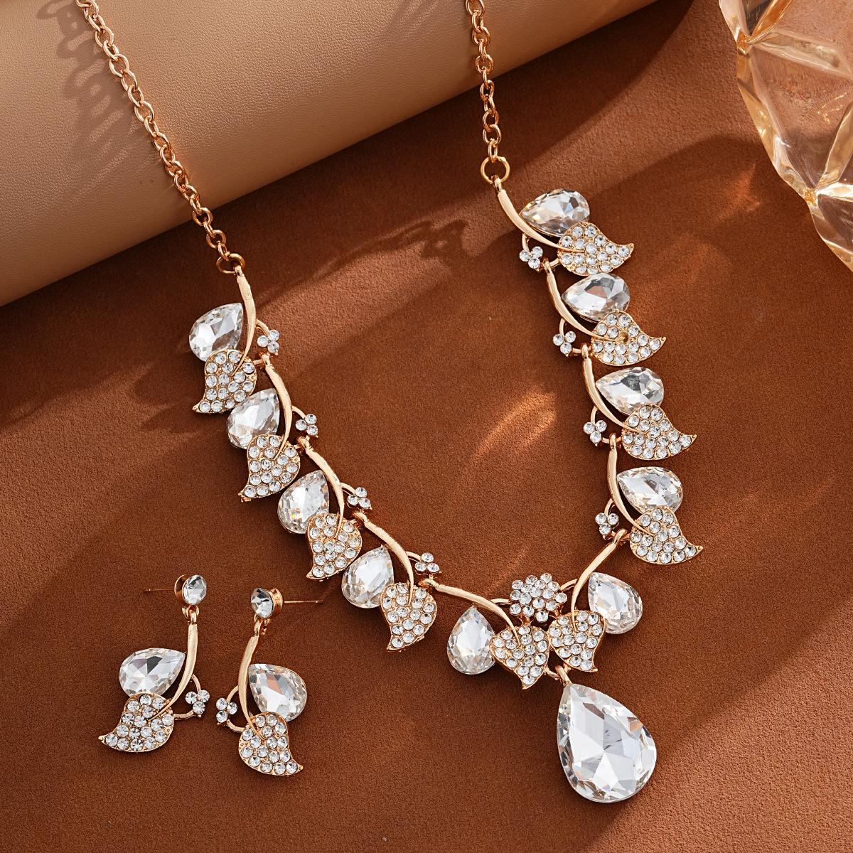 

Модні Ювелірні Вироби Для Жіночого Комплекту білий