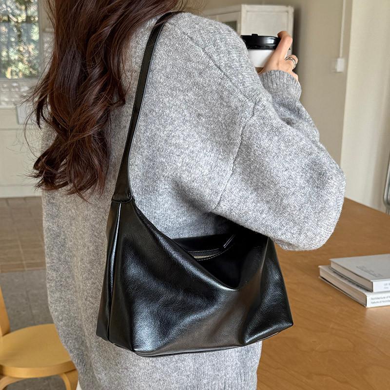 IELGY Retro Hobo Bag All-Match Casual One-Shoulder Commuter Underarm Bag