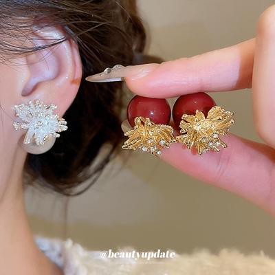 Silbernadel Retro Strass & Kunstperlen Blume Feuerwerk Ohrstecker - Herbst/Winter Mode High-End Einfache Ohrstecker für Damen.