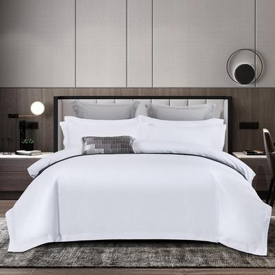 Hochwertiges Baumwoll-Bettwäsche-Set, 40er Baumwolle: Beinhaltet Bettbezug und Spannbettlaken - Luxuriöses Weiß, Ideal für Hotels und Ferienwohnungen.