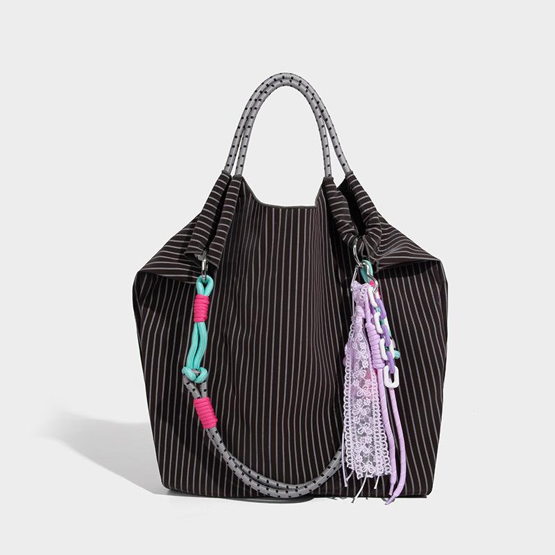 

Wholesale High-End Versatile Bucket Bag for Women 2025 New Large Capacity Fashion Casual Commuting Shoulder Bag Average Size кавовий