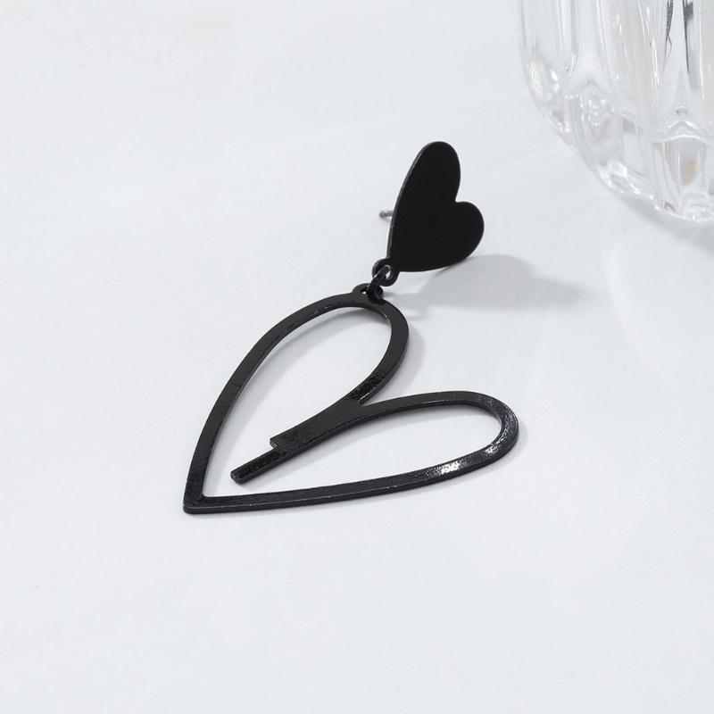Fashionable Black Heart Dangle Earrings Retro Style Jewelry Ear Accessories Jewelry for Music Festivals and Party Looks