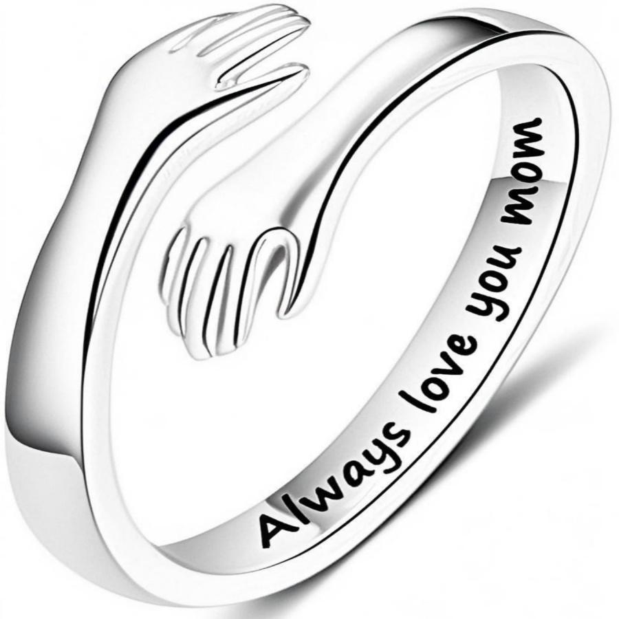 Ein Umarmungsgesten-Ring mit „Ich liebe dich für immer, Mama“ ist einzigartig und für den täglichen Gebrauch geeignet.. Es ist ein Weihnachtsgeschenk für Mütter. resizable white