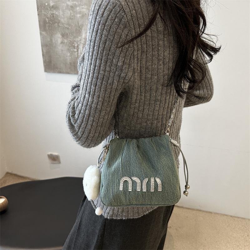 Fashion Casual and Beautiful Bucket Bag Women's 2025 Summer New Ins Trend Simple Shoulder Bag Niche Women's Bag
