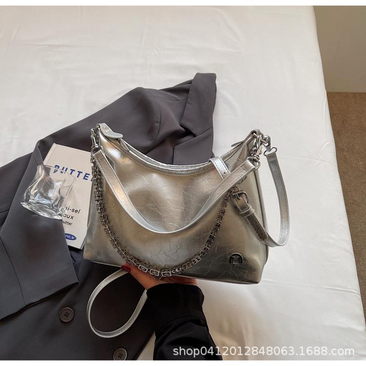 This year, the popular underarm bag women's 2025 new large-capacity simple messenger bag texture versatile bucket tote bag