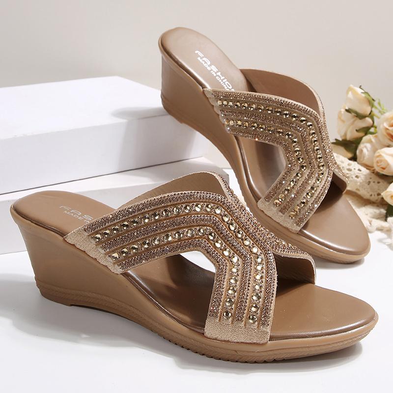 Fashion Rhinestone Decor Wedge Sandals for Women Summer 2025 Fashion Non Slip Beach Slippers Woman Comfortable Slip On Platform Sandals