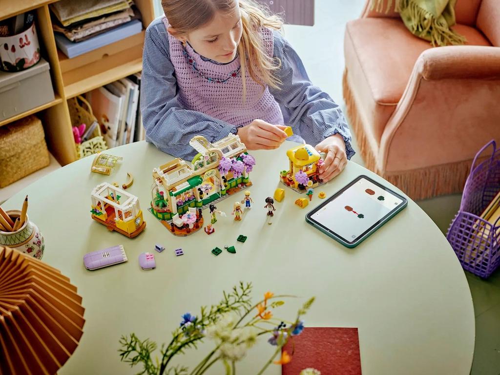 Lego Friends 42671 - Green Café And Flower Shop