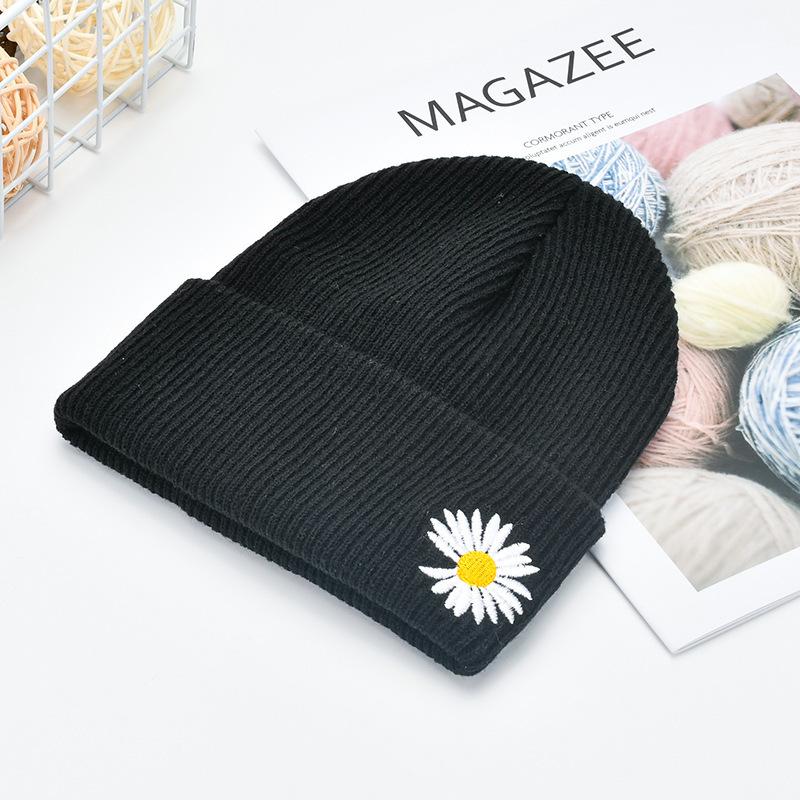 New Daisy Embroidery Beanie Autumn Winter Soft Warm Knitted Cap Men Women Unisex Cap Hats Ski Caps Beanies